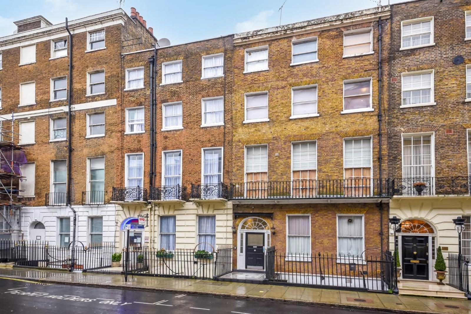 Stylish London Basement Flat With Patio Near Edgware Road & 6Mins Walk To Marble Arch Station