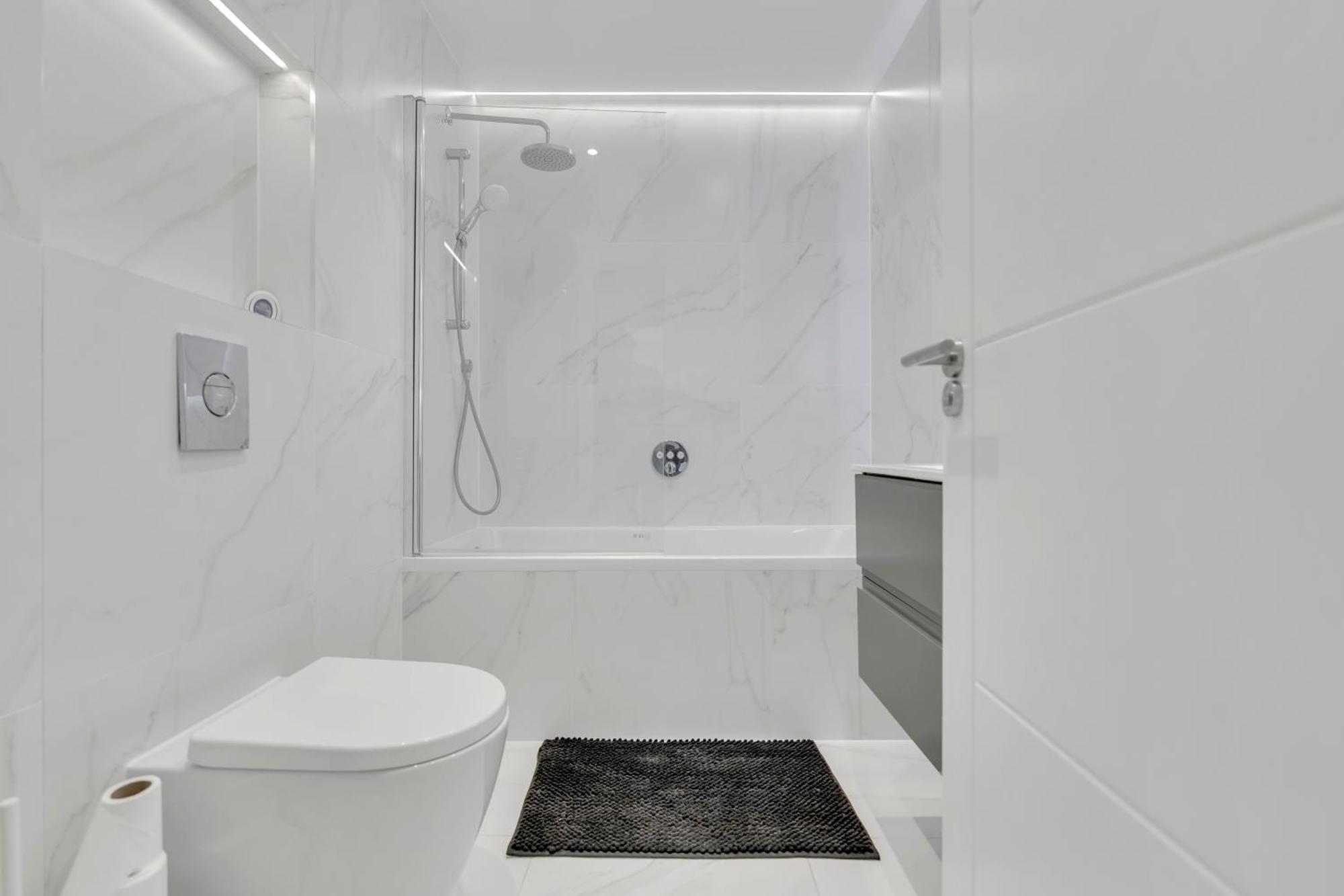 Apartment Modern Cosy 2 Bed Apartment, Smart Tv & Netflix With Private Balcony And View