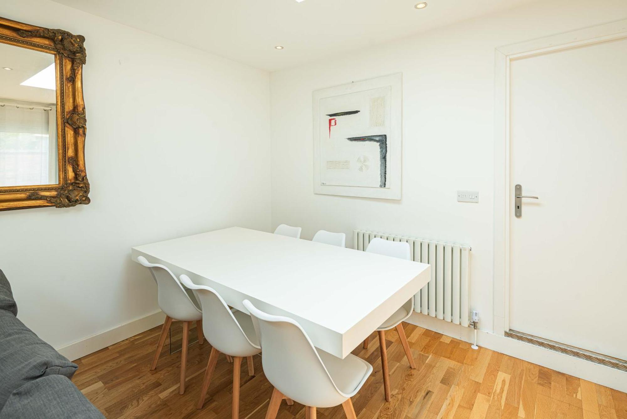 Apartment Cozy 2 Bedroom / Westfield / Hammersmith Hospital *