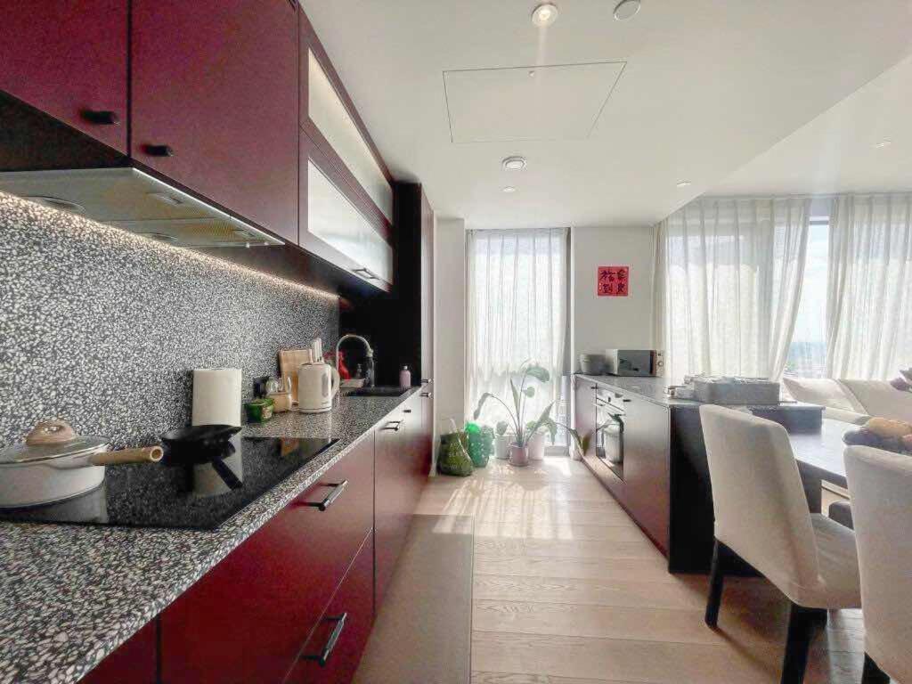 Premier Thames Riverside 2br In Vauxhall Apartment