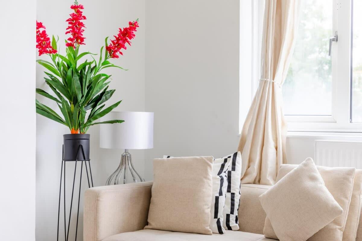 Cosy 3 Bed Flat Near London's Highlights London