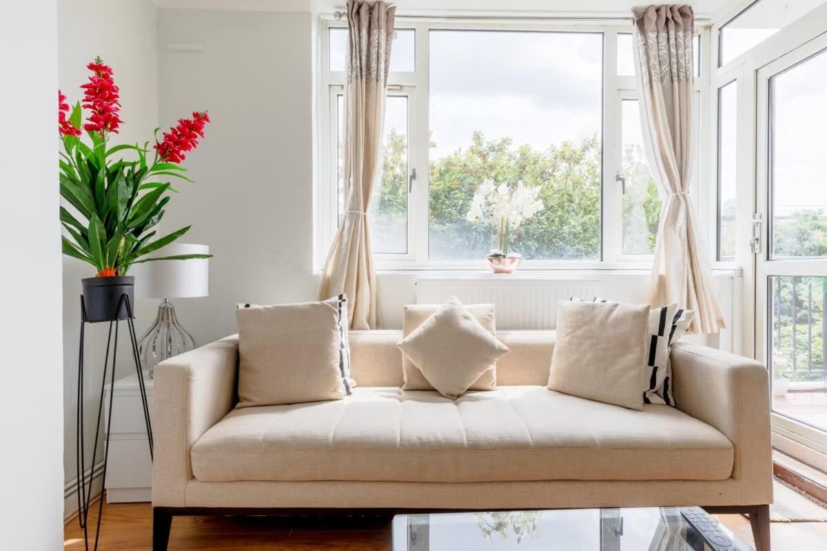 Holiday home Cosy 3 Bed Flat Near London's Highlights *