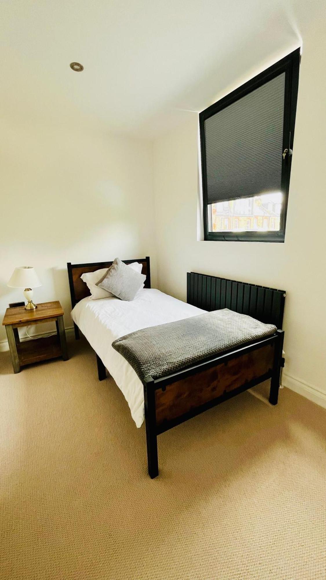 Grass Court Terrace - Walking Distance From Wimbledon Championships * London