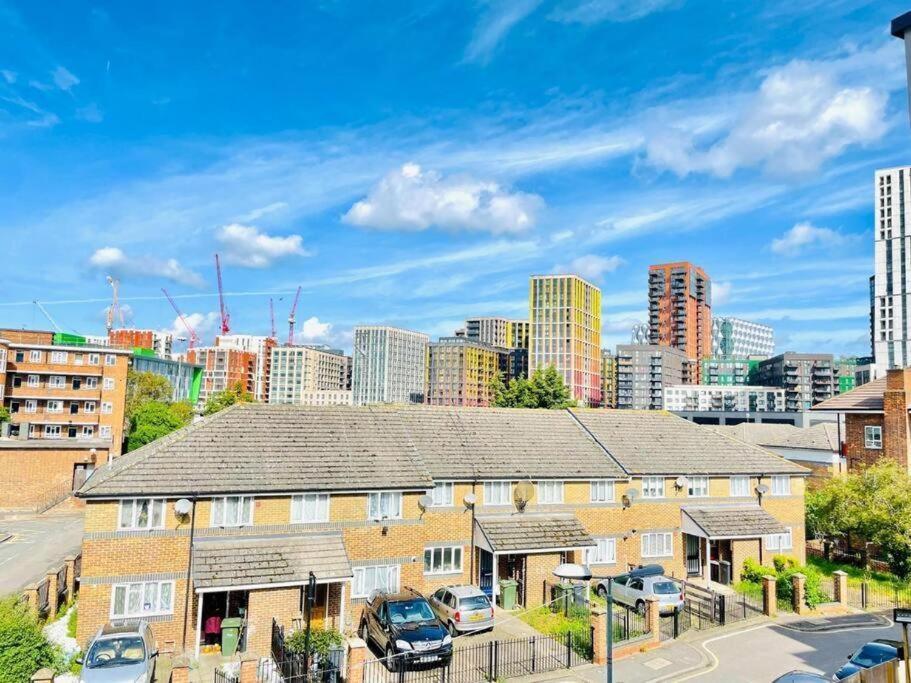 Two Bedroom Serviced - Nine Elms Luxury - Vauxhall & Westminster Apartment *