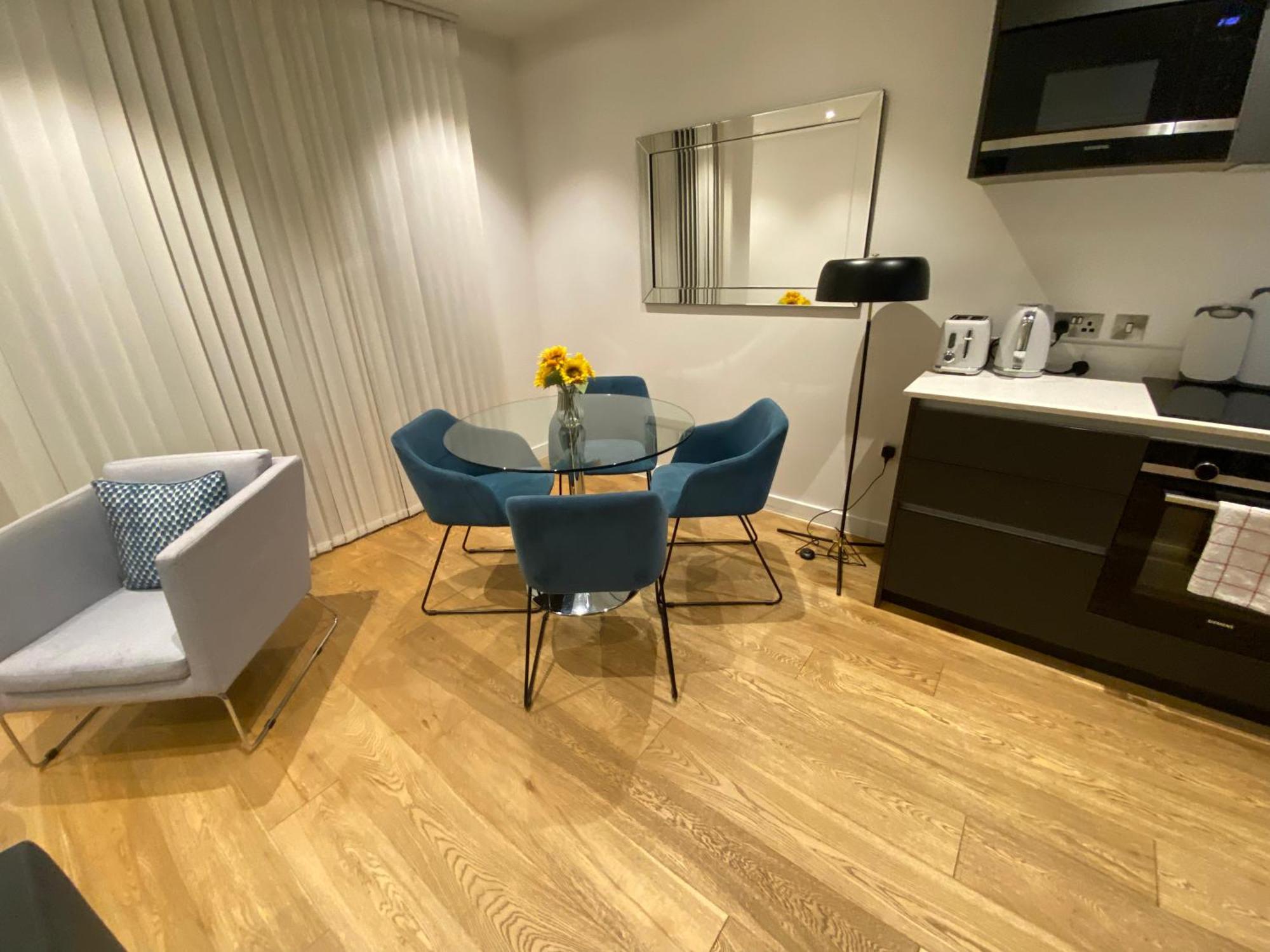 Tower Hill Beautiful Apartment London