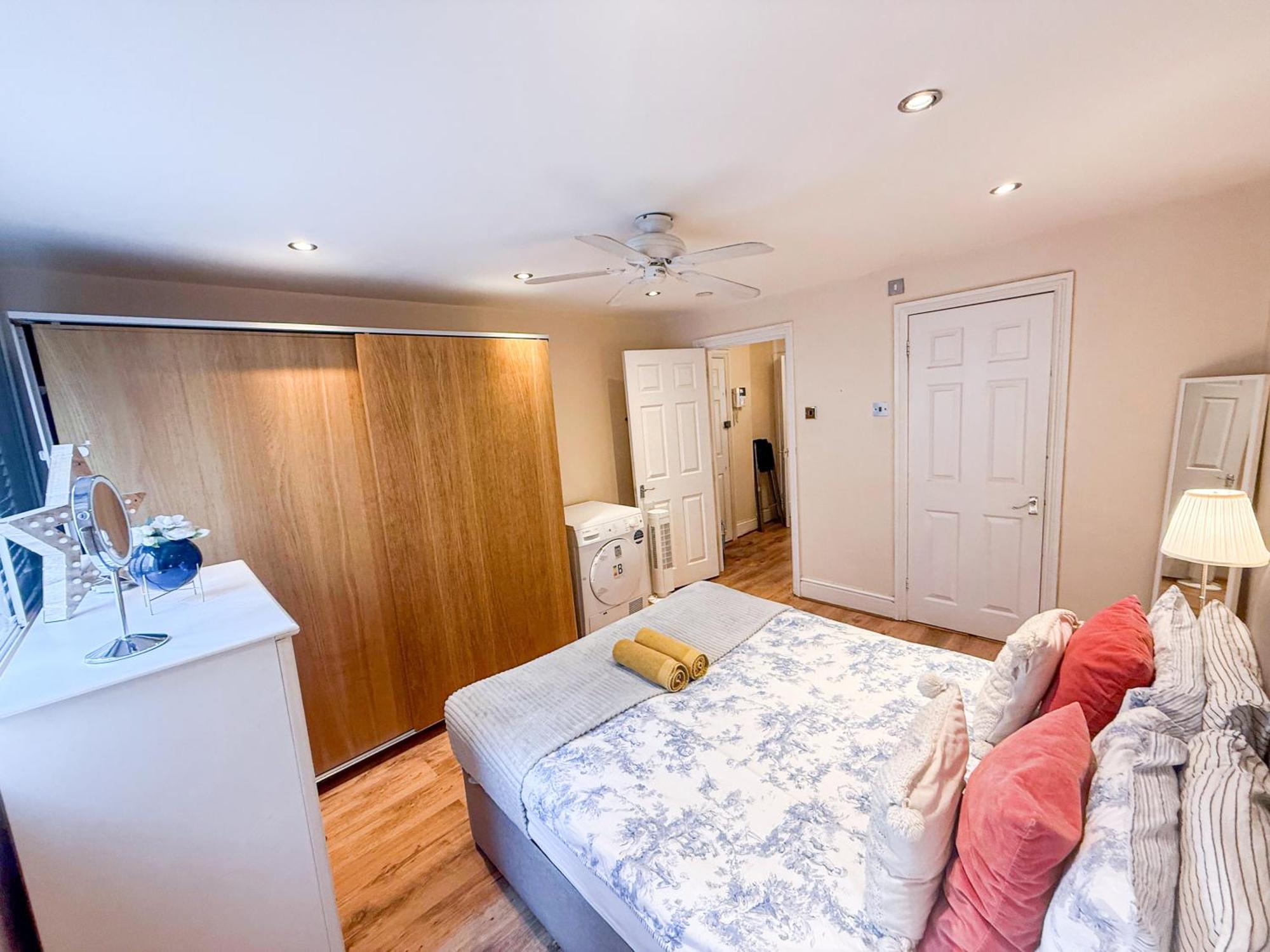 Lovely 1 Bedroom Flat In West Kensington London, Shepherd's Bush * London