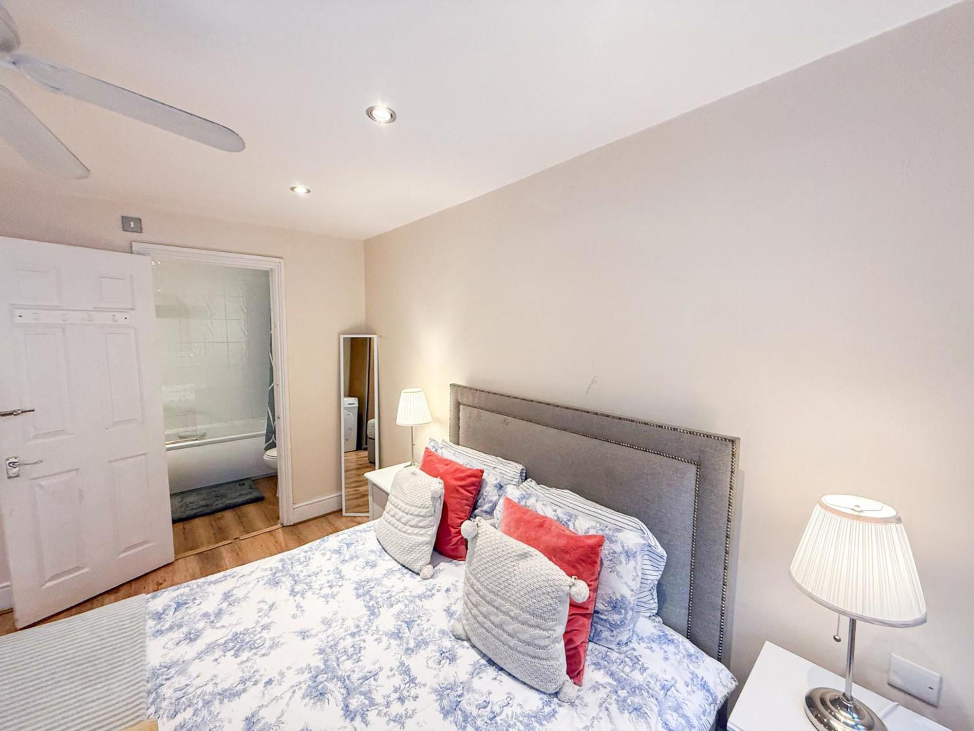 Lovely 1 Bedroom Flat In West Kensington London, Shepherd's Bush * London