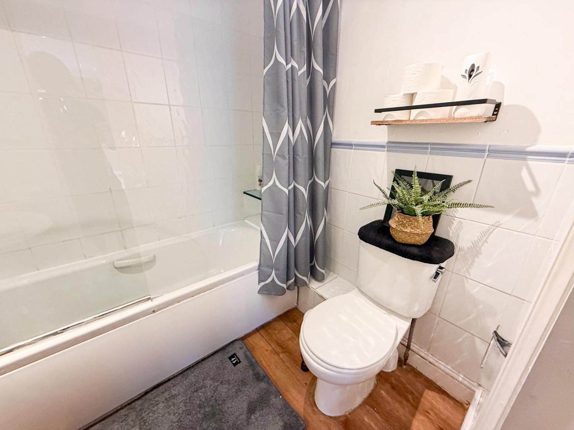 Apartment Lovely 1 Bedroom Flat In West Kensington London, Shepherd's Bush