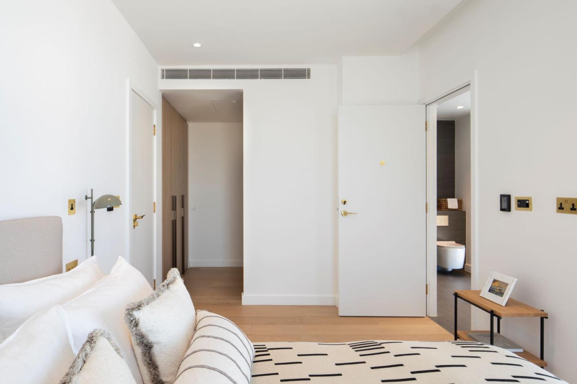 Kings Cross - Luxury 3 Bed Apartment, Private Balcony *