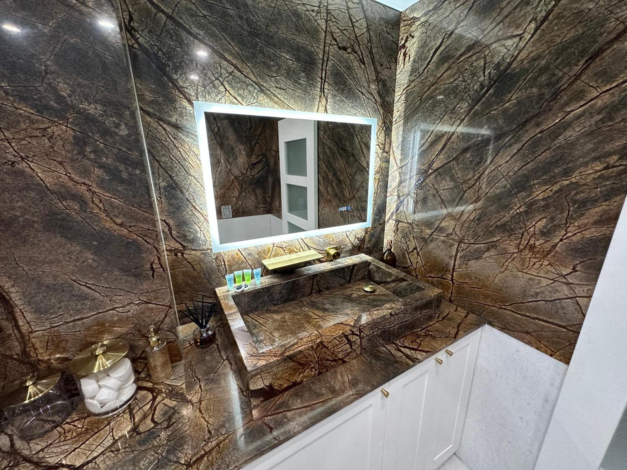 Apartment Unique Luxury In The Heart Of London. Air Conditioned With Private Garden London