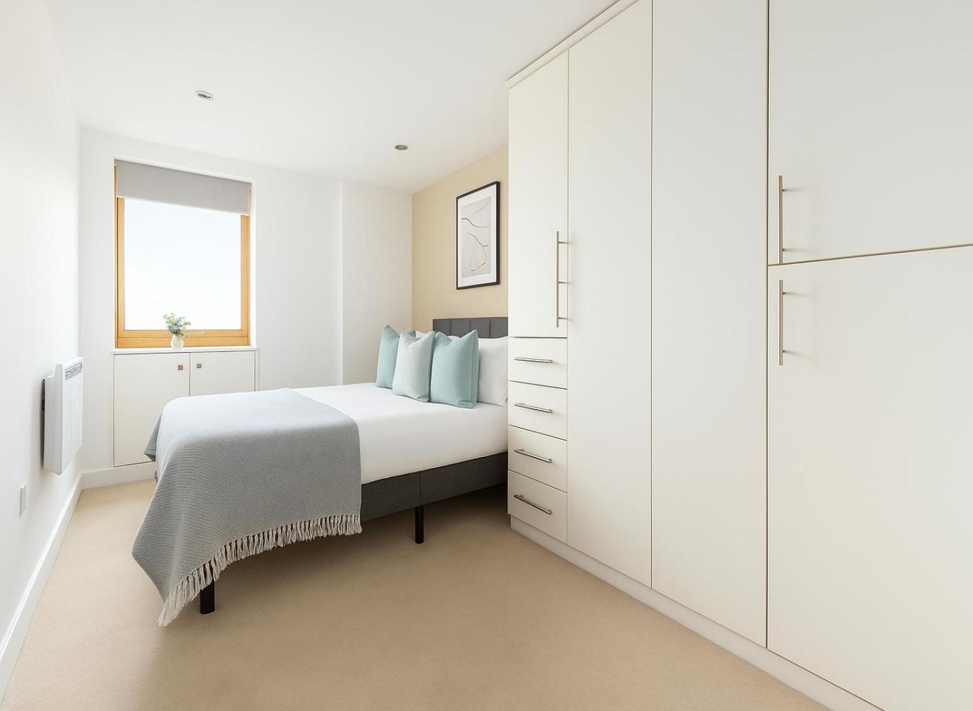 2 Bed Flat With Balcony In Wimbledon