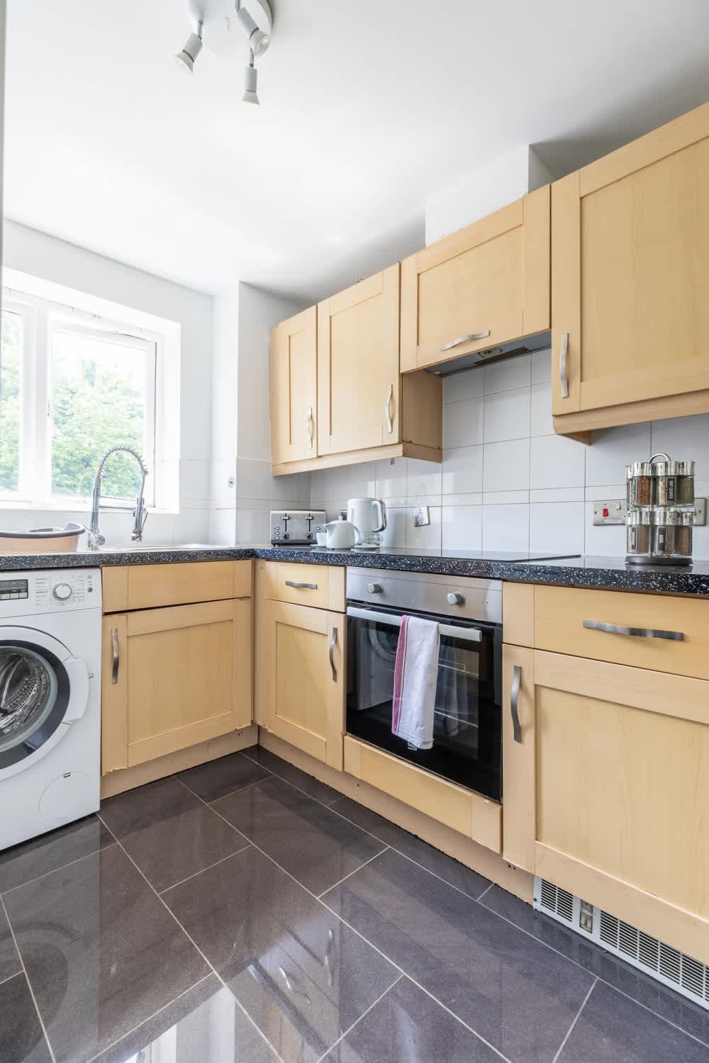 Modern 2br - 25min To Holiday home *