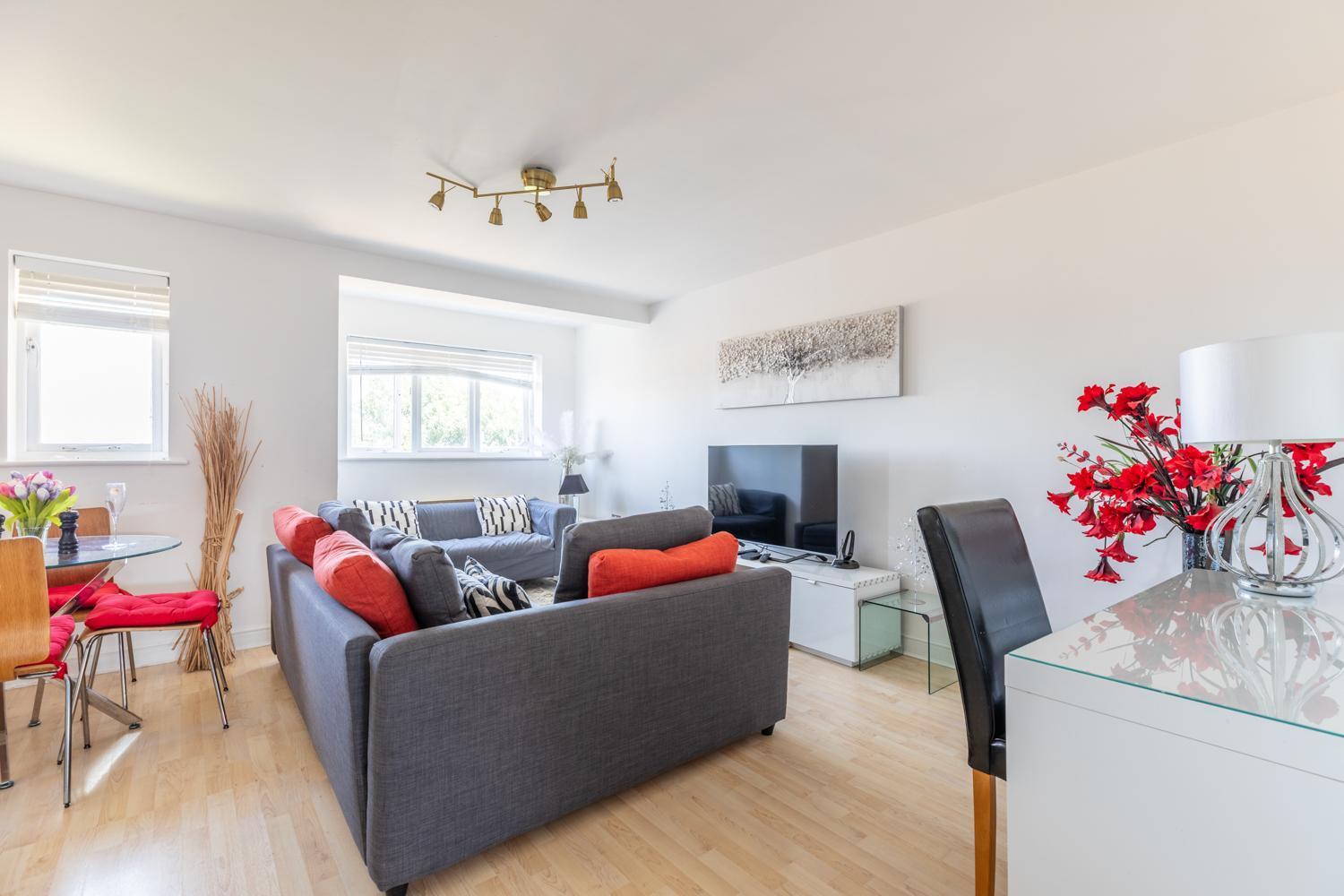 Skyline Haven - Modern 2b, Parking, Wifi & 4ktv London