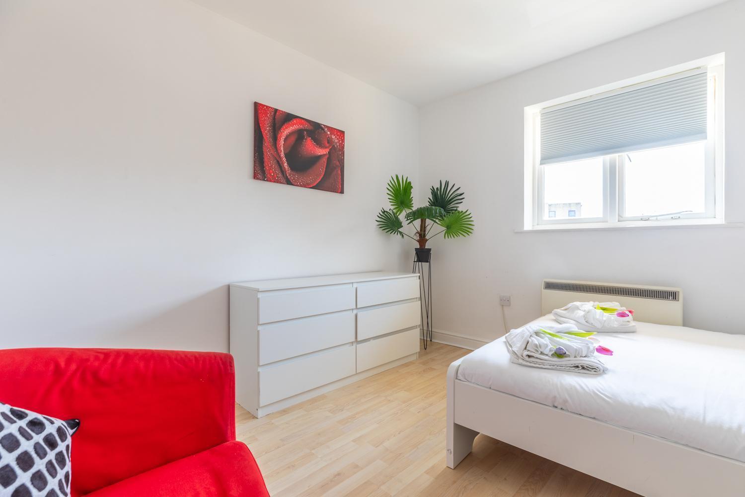 Skyline Haven - Modern 2b, Parking, Wifi & 4ktv Apartment London