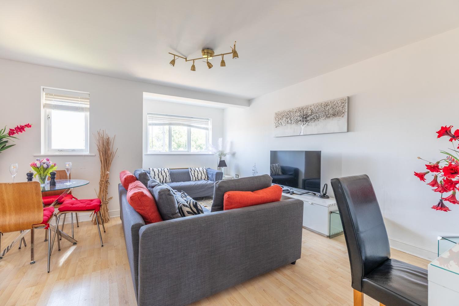 Skyline Haven - Modern 2b, Parking, Wifi & 4ktv * London