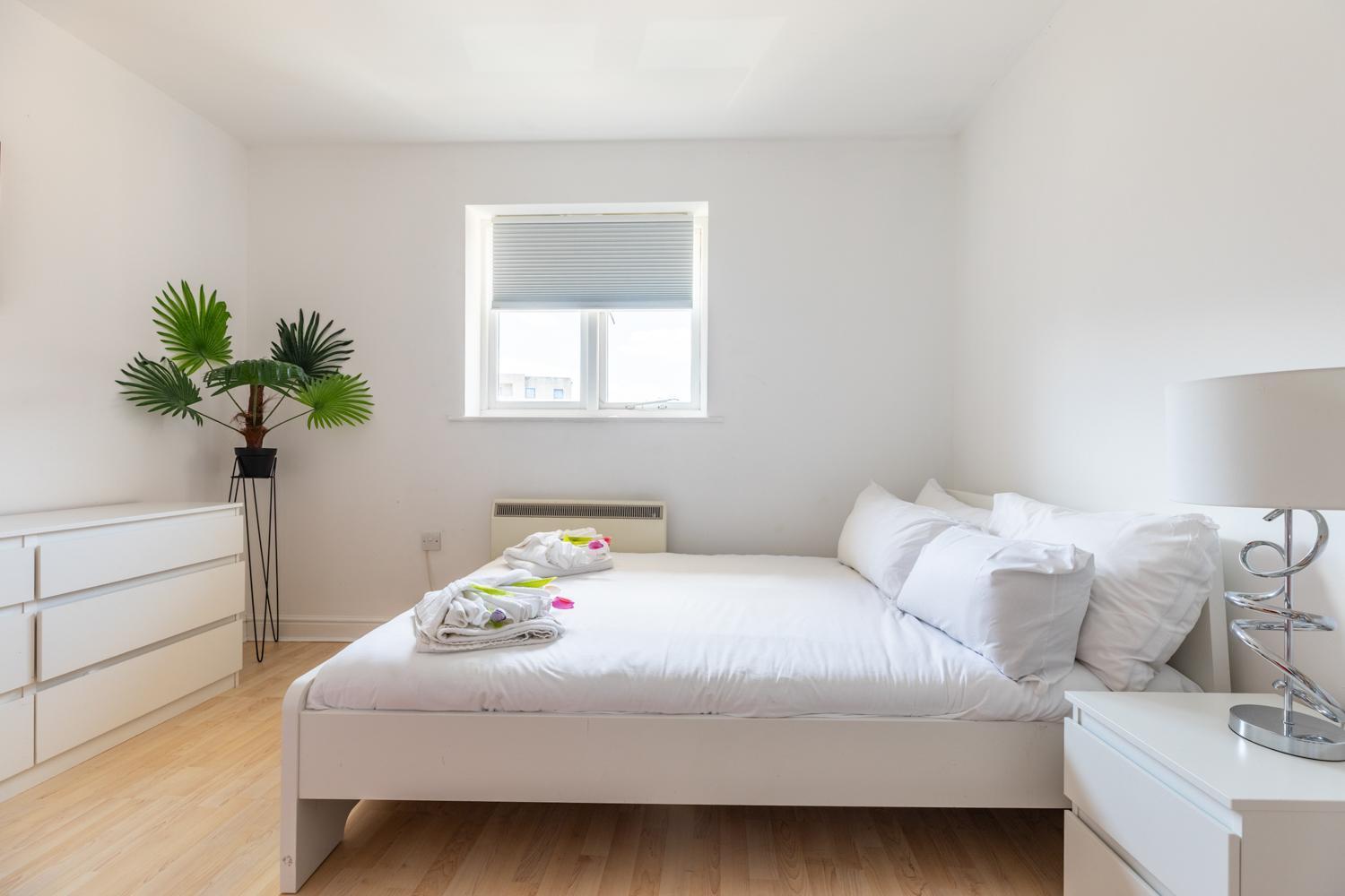 Apartment Skyline Haven - Modern 2b, Parking, Wifi & 4ktv London