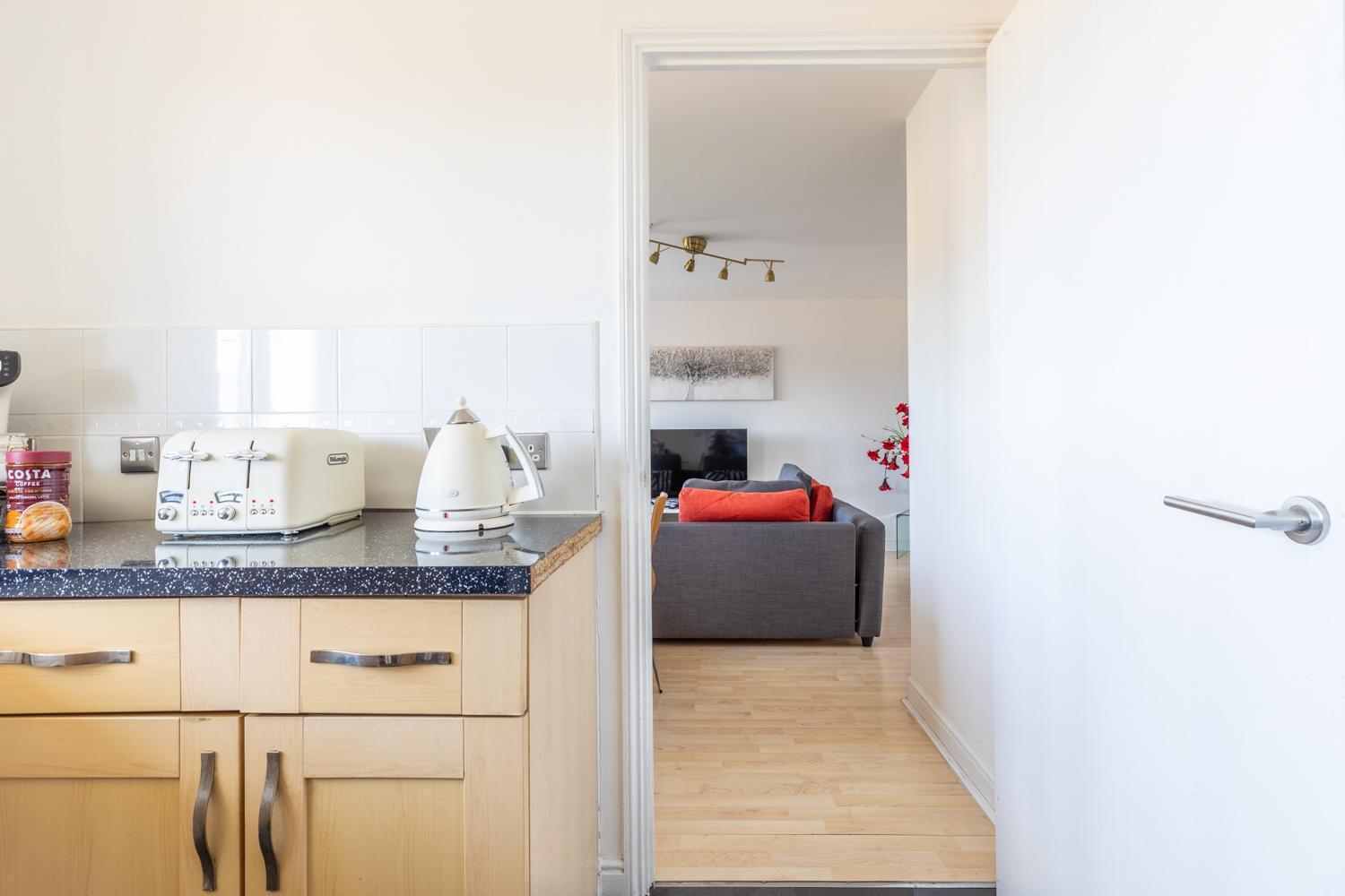 Apartment Skyline Haven - Modern 2b, Parking, Wifi & 4ktv