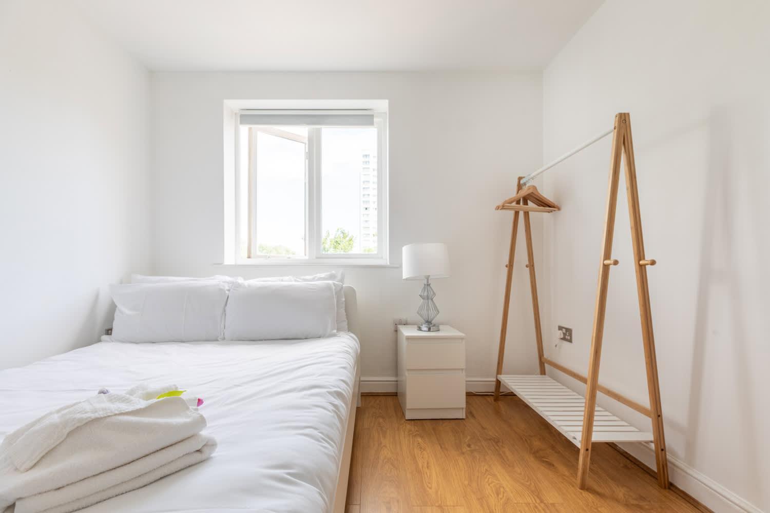 Modern 2br - 25min To *