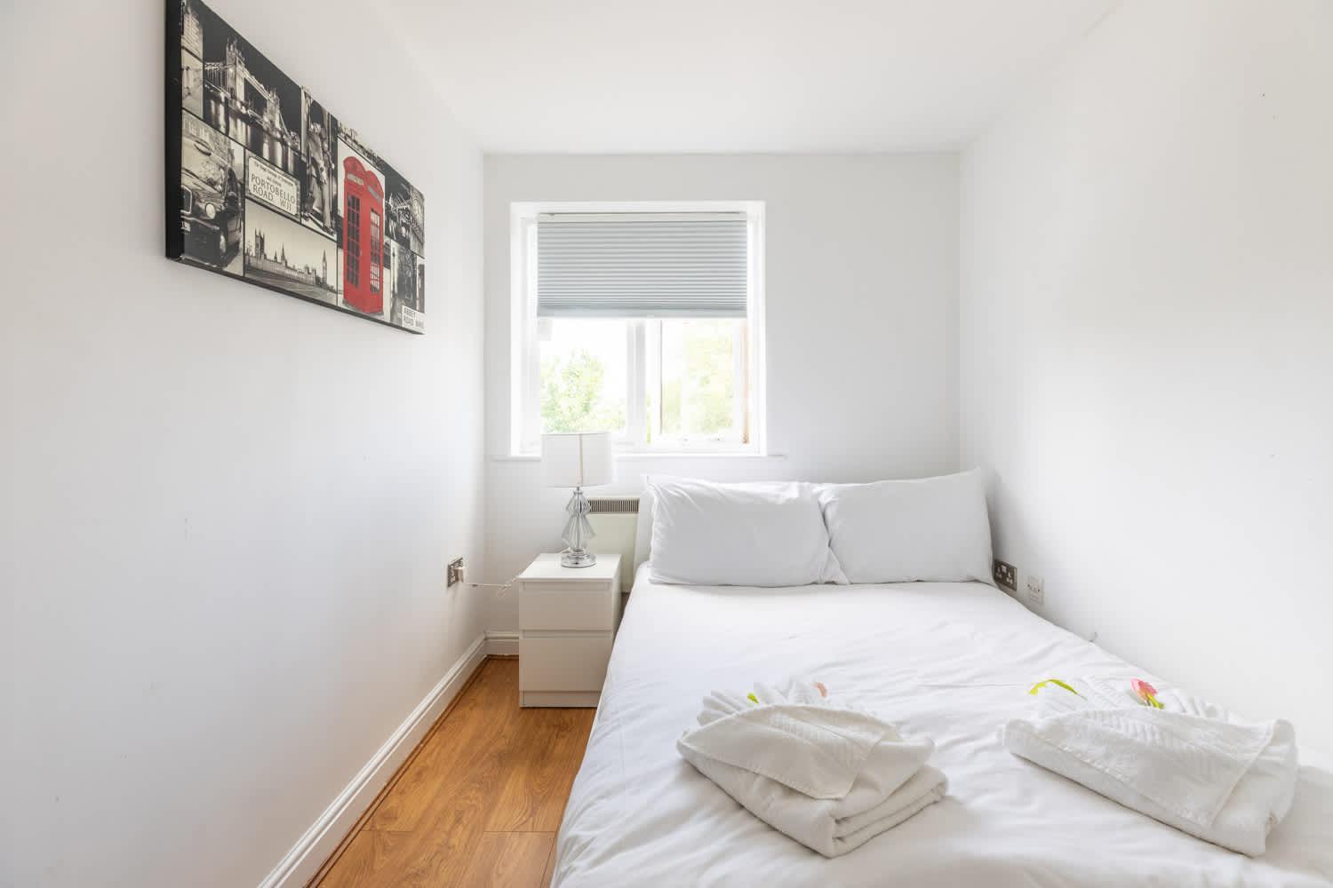 Modern 2br - 25min To Holiday home London
