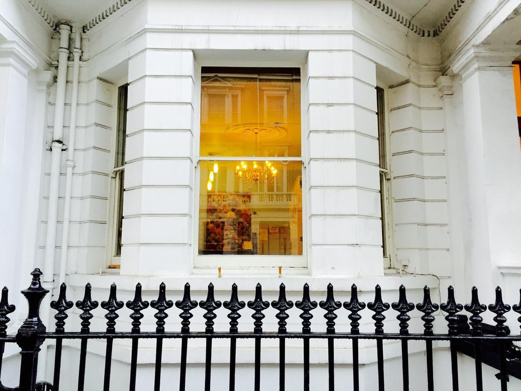 Acacia London