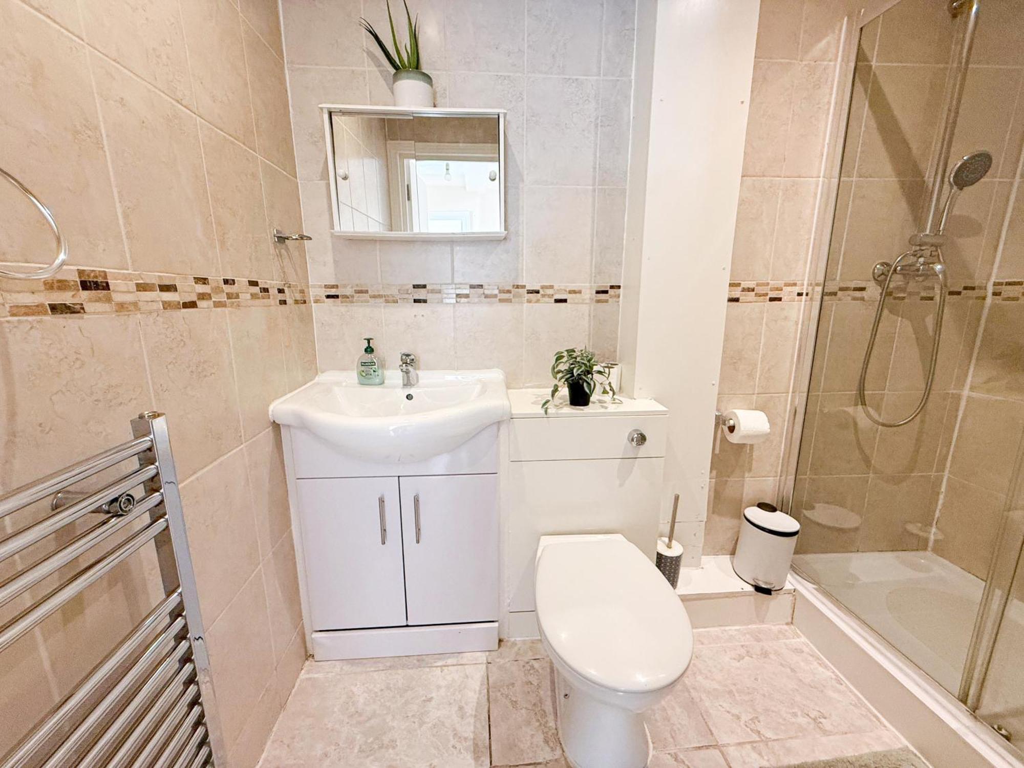 Lovely 3 Bedroom Flat , Aldgate, Tower Hill, Whitechapel *