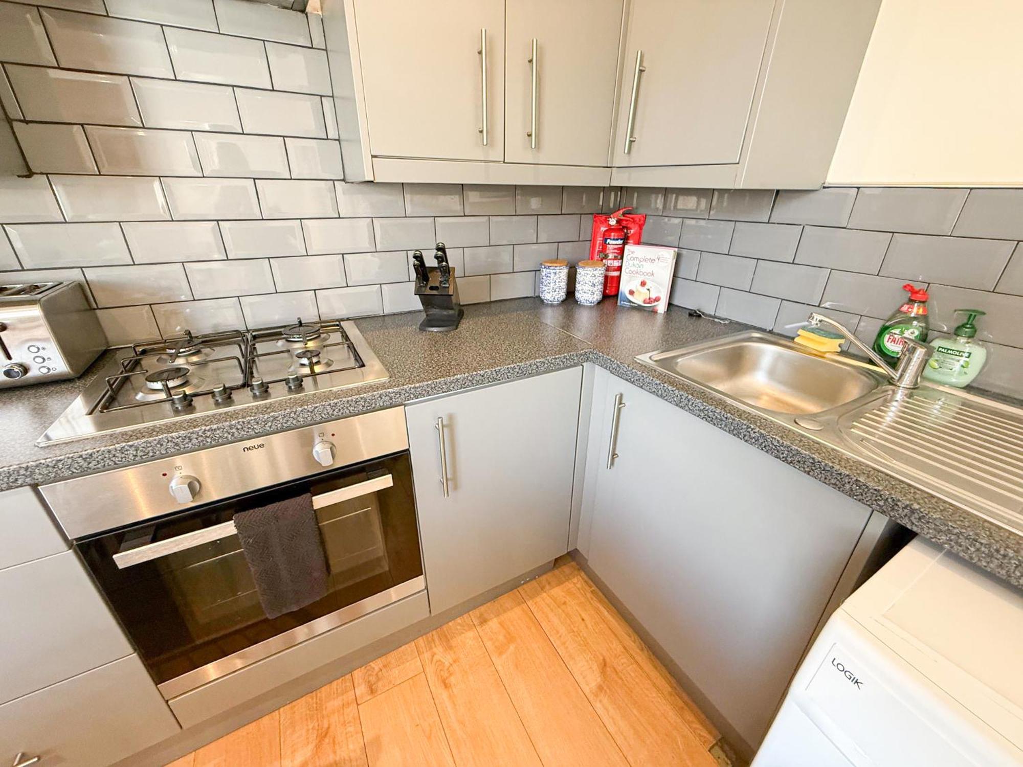 Lovely 3 Bedroom Flat , Aldgate, Tower Hill, Whitechapel *
