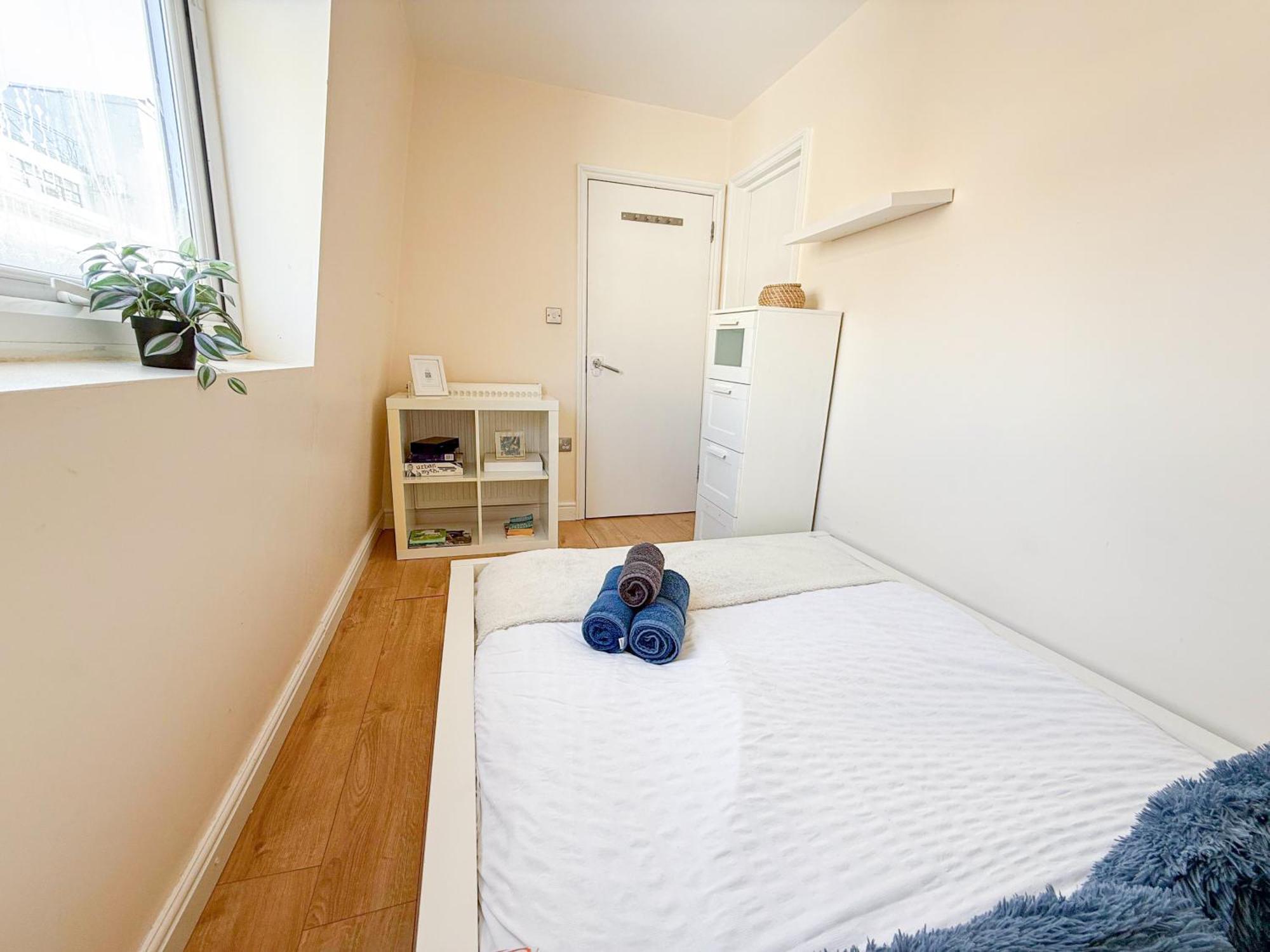 Lovely 3 Bedroom Flat , Aldgate, Tower Hill, Whitechapel *