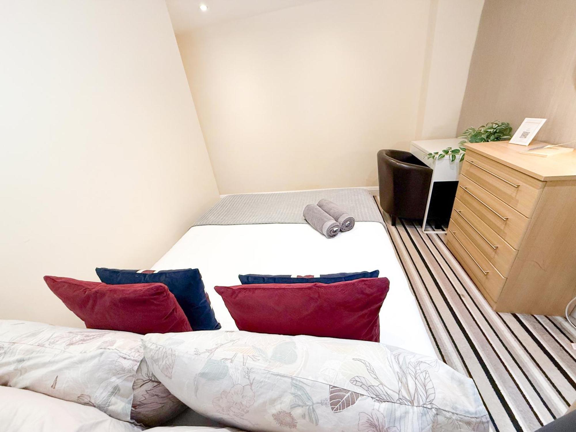 3 Bedroom With Private Terrace In Pimlico, Westminster, Victoria *