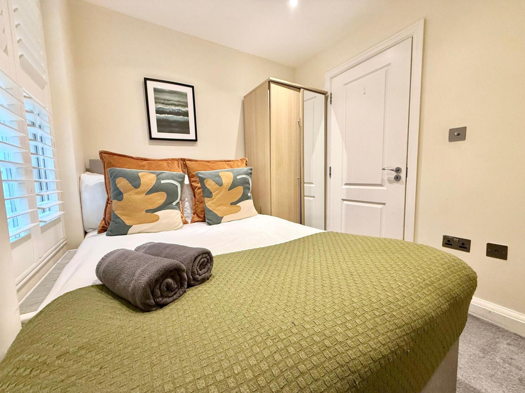 3 Bedroom With Private Terrace In Pimlico, Westminster, Victoria