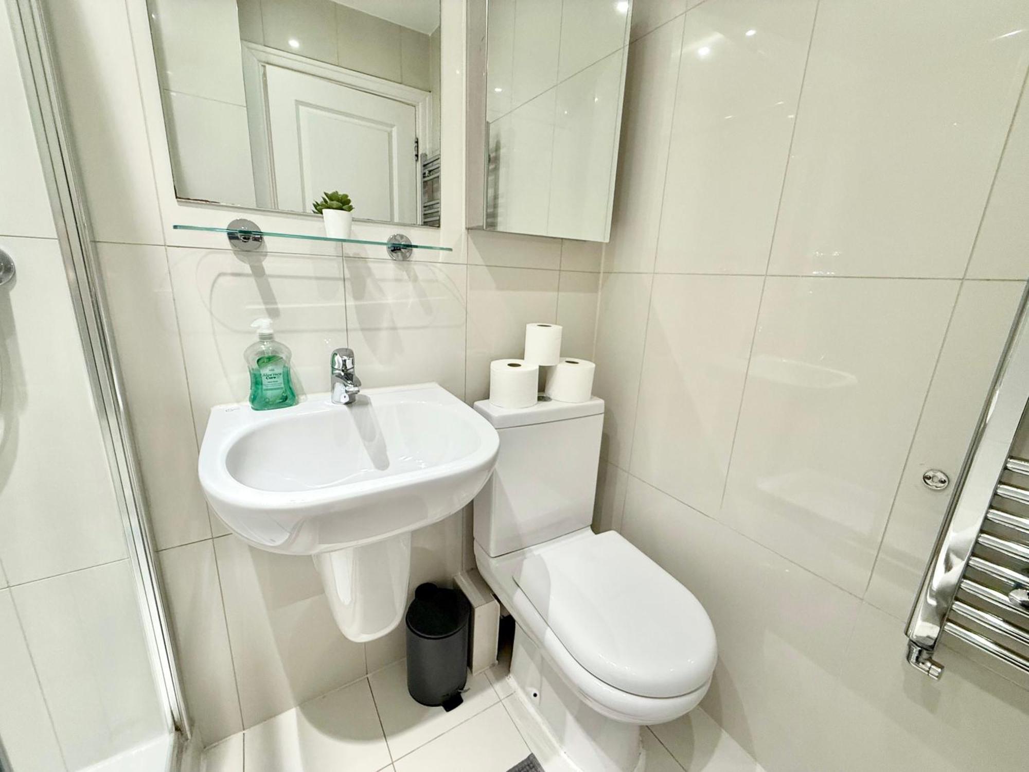 3 Bedroom With Private Terrace In Pimlico, Westminster, Victoria *