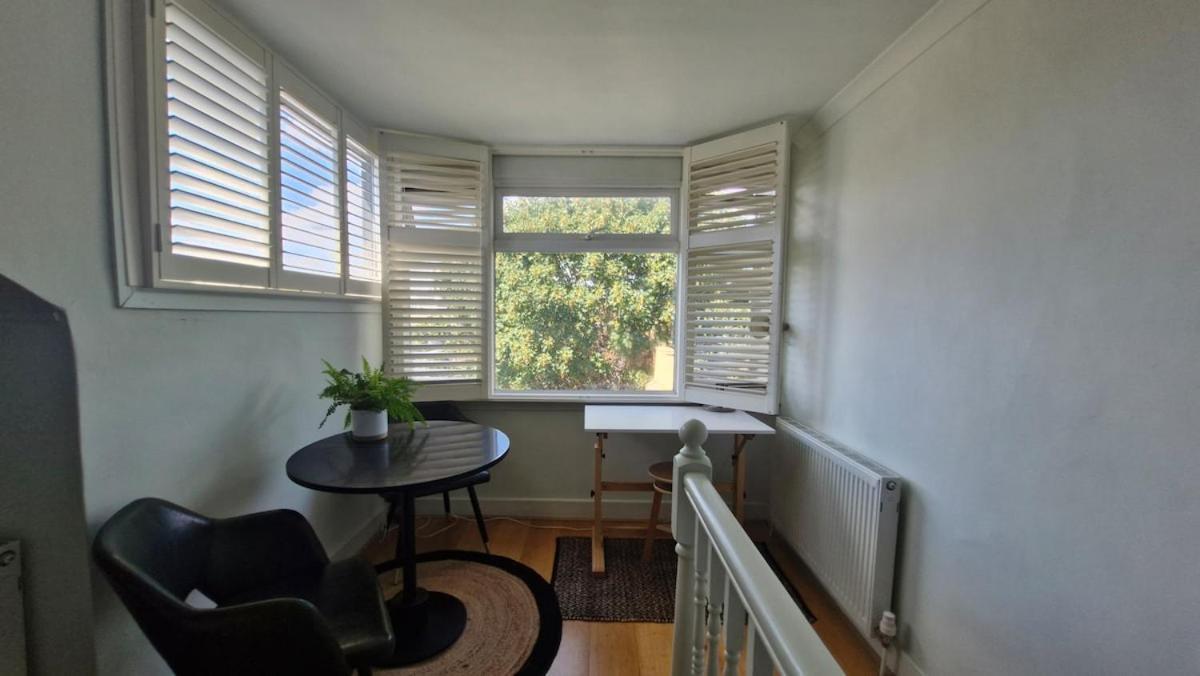 Apartment Charming Bright 2-bed Heritage Flat, Battersea Park, London