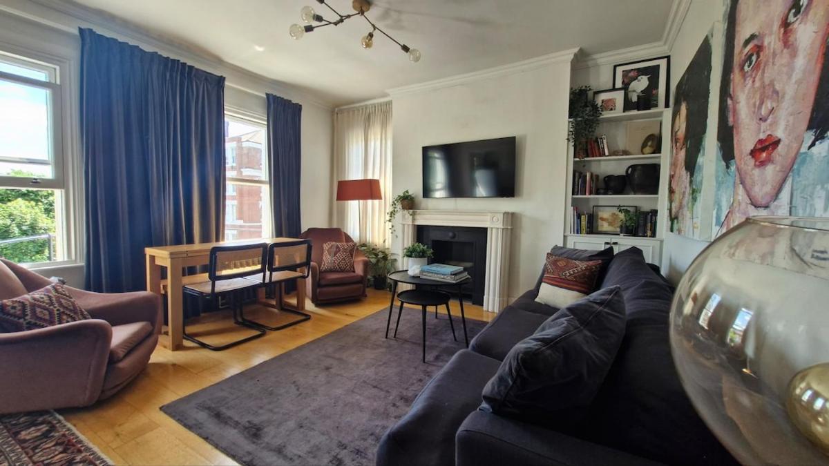 Charming Bright 2-bed Heritage Flat, Battersea Park, London