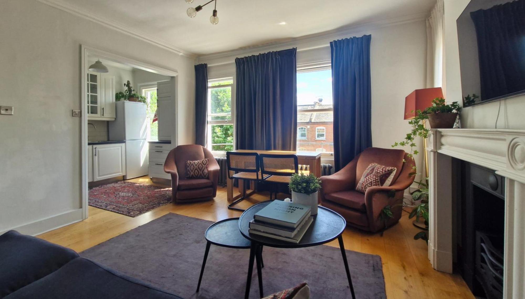 Charming Bright 2-bed Heritage Flat, Battersea Park, Apartment *