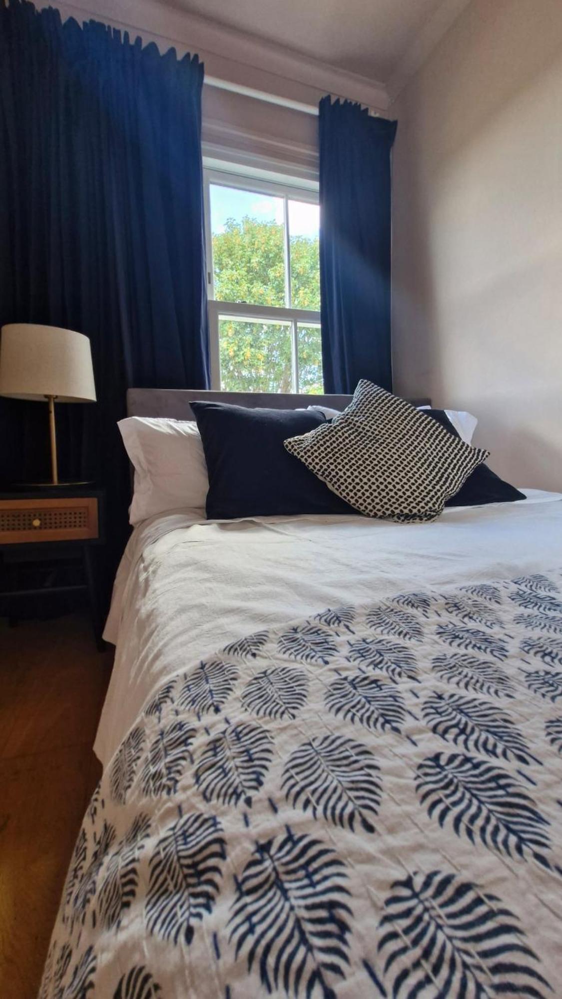 Apartment Charming Bright 2-bed Heritage Flat, Battersea Park,