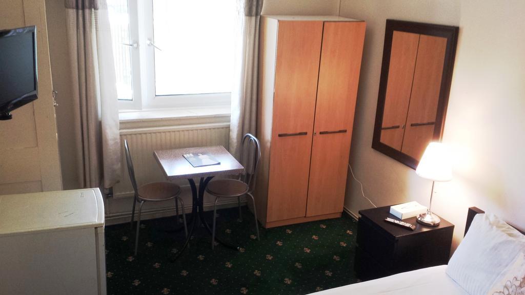 Whitechapel Rooms *