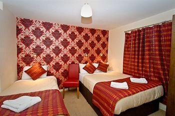 Leigh House 3*