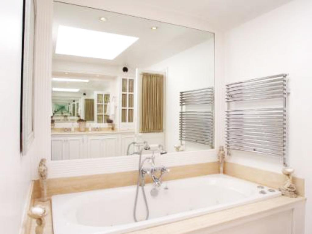 Hyde Park Gardens Mews Apartment London