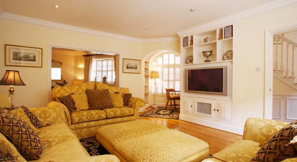 Hyde Park Gardens Mews Apartment