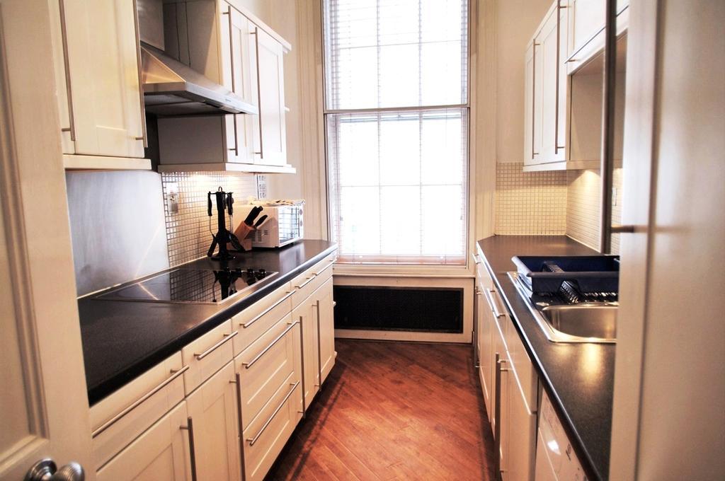 Acorn - 51 Gower Street Apartment