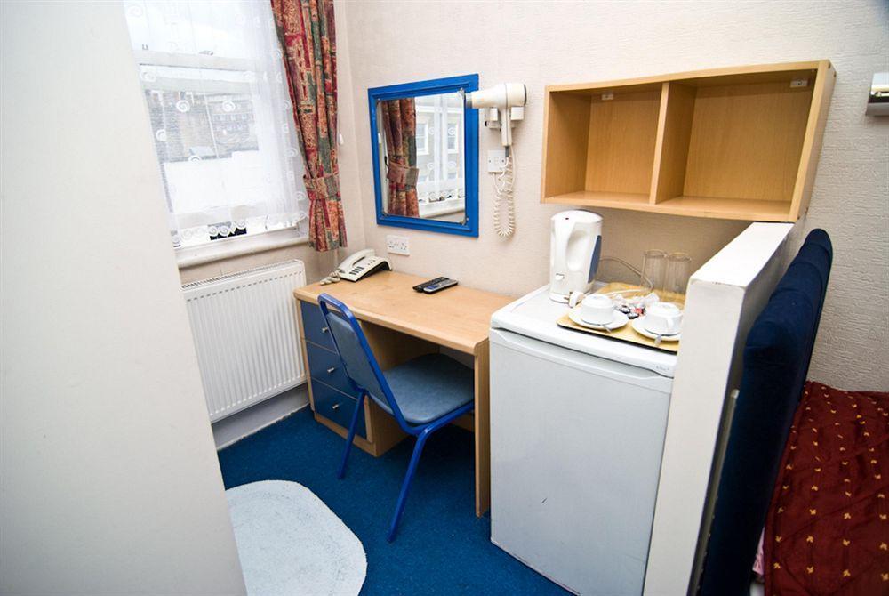 Boston Court Hotel 3*