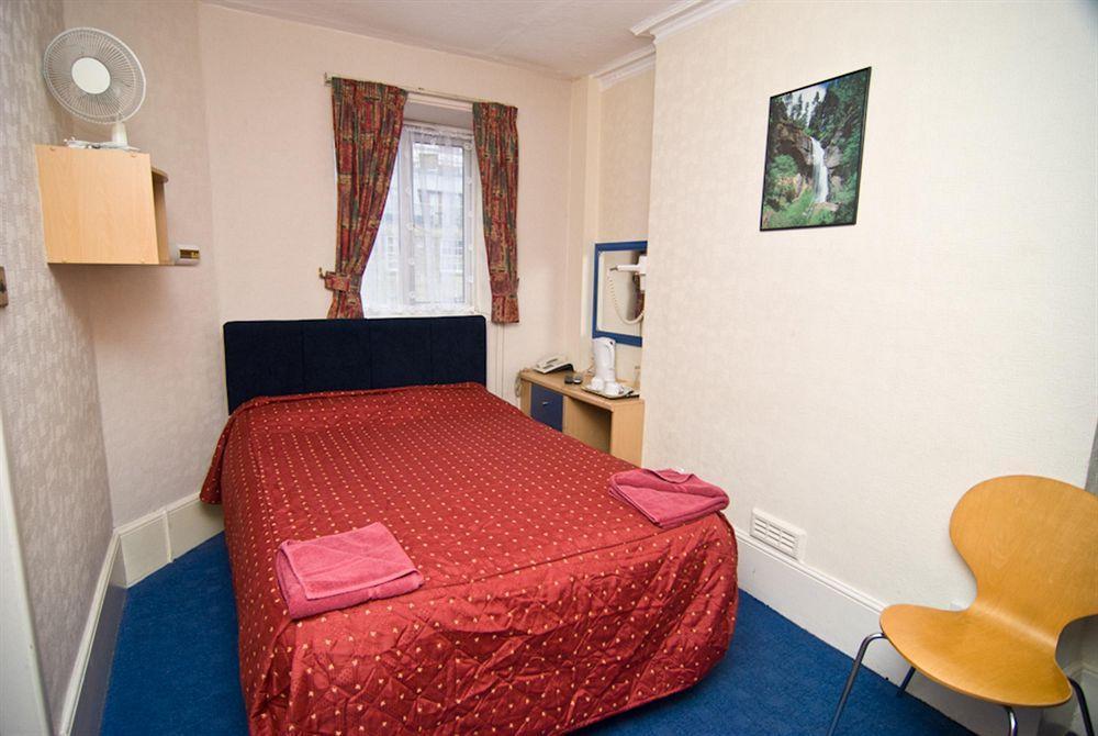 Boston Court 3* London