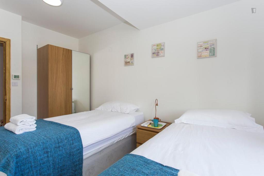 Guest house 406 Harrow 2*