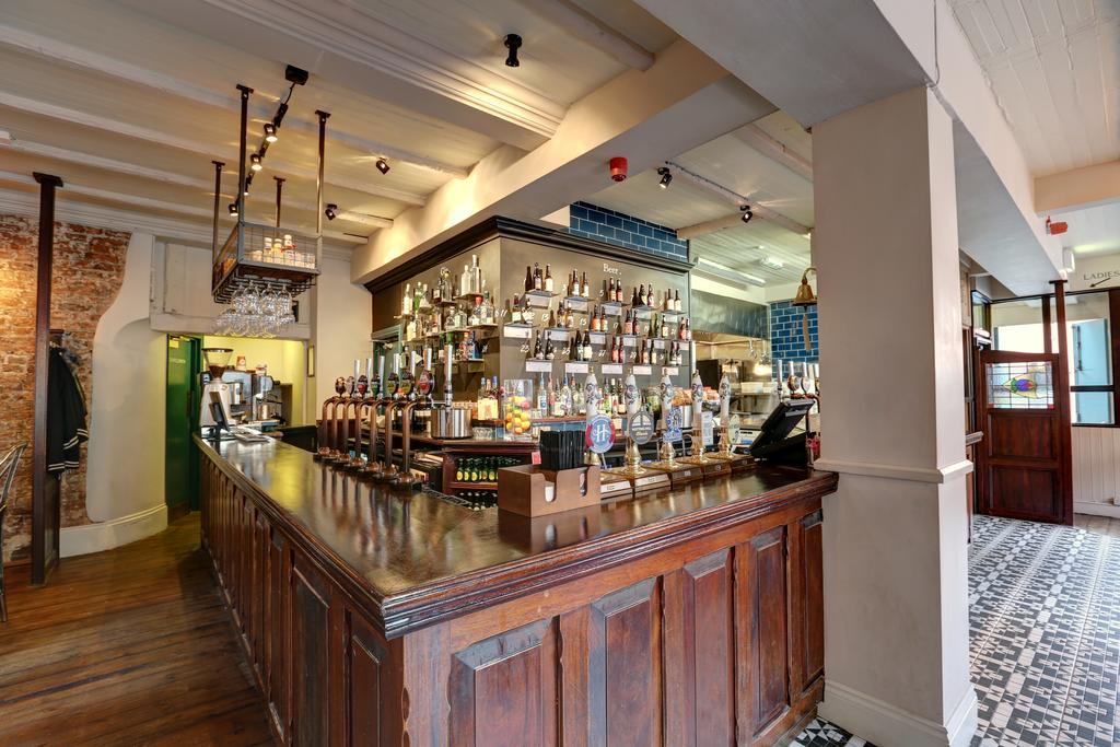 Publove @ The Exmouth Arms, Euston Hostel