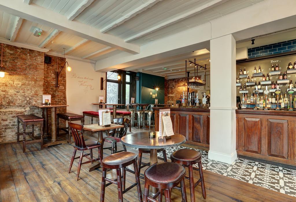 Publove @ The Exmouth Arms, Euston Hostel *