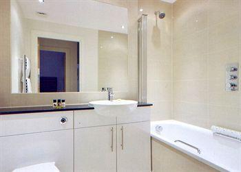 Crompton Court Londen