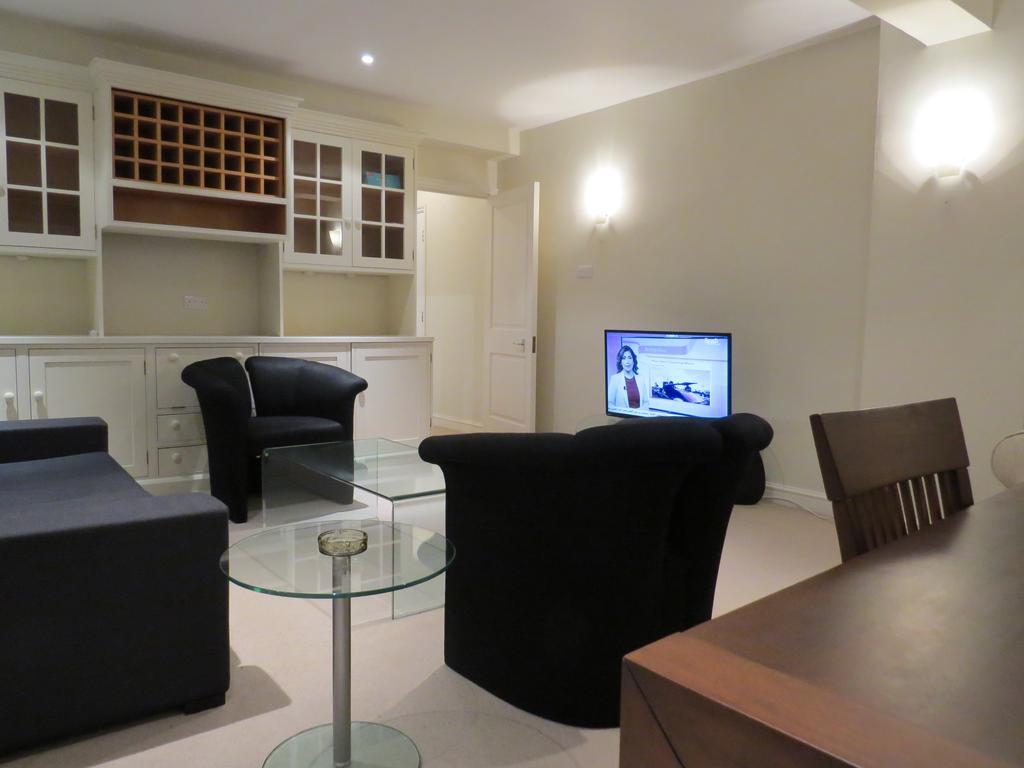 Apartment Hill Street, Mayfair London