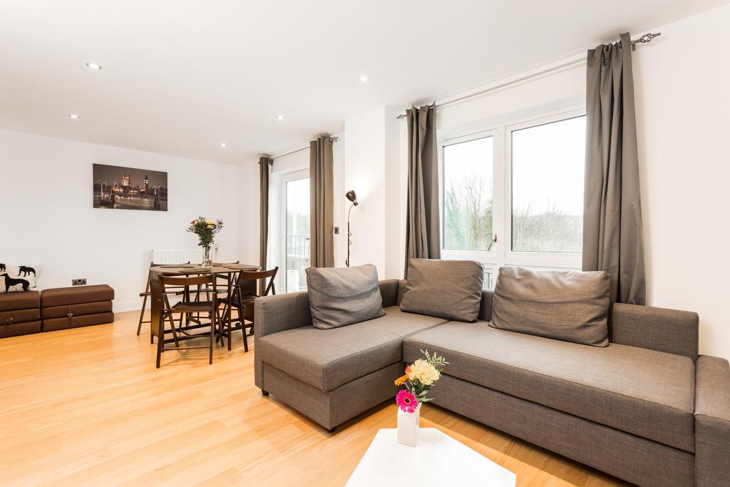 Joivy Lovely 1-bed Flat Near 02 Arena * Londen