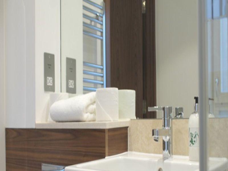 Shoreditch Square Serviced Hotel *