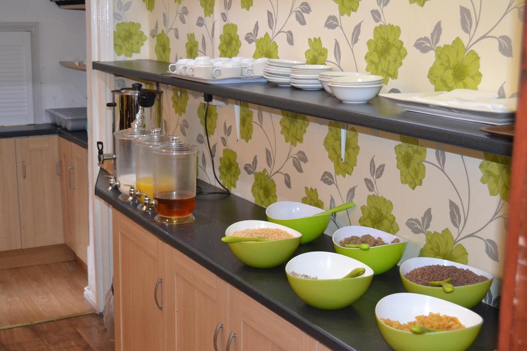 Hyde Park Court Hotel 2*