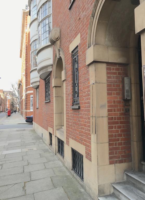 L L V Studio Apartments Apartment London